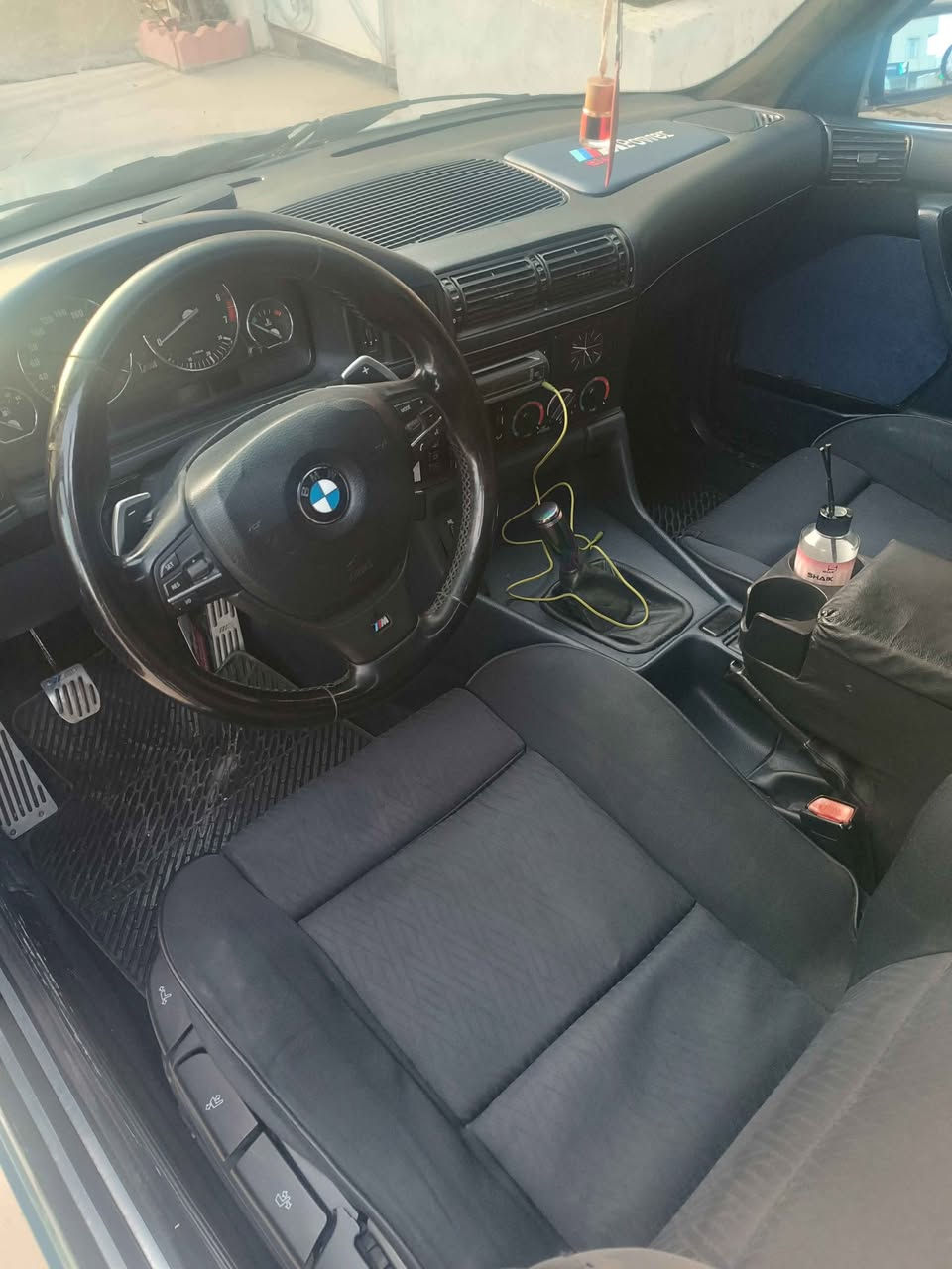 Bmw 1990. 525     گير عاديي ته بريد چوار جام كاره با سلايت سوكان ئم ويل ئم هه مو گياني كراوه به ئيم كوشن سياحي ناو گيچ ئيم سيديو ئيم بري فايه ري بو به سراوه كامل جوانكاري ليدو ته رتيبات.  گيرو مه كينه ي به شه رت چركه ي تيانييه ته حويلو غرامه و وه كاله به شه رت.  500 دولار غرامه ي له سه ره دواي معامه له ئه يگيرمه وه ده عمو ليدراوي نييه نرخي 65 گه لاو معامه له.    *********** السليمانية, العراق
