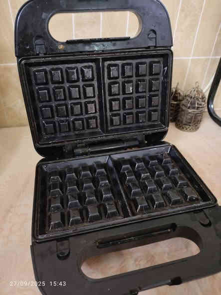 غراض للبيع  استتعمال قليل نظيفات
قلاية هوائية المانية اصلية ٧ونص لتر نظيفة  السعر 50الف وبيه مجال
 
كابسة مال وافل المانية اصليه حتى كارتونته وياها وقوالبه وياه كاملة ٦قوالب المانية اصلية استعمال قليل جدا  صاج بان كيك شطائر توست السعر 30الف وبيه مجال 

اوفن دنكا اخو جديد نظيف جدا جدا 
شغال شموع كله على وضع الشركة
كامل مكمل السعر ٥٠الف وبيه مجال 

لاستفسار مراسلة الصفحة خاص او الاتصال على الرقم ***********1واتساب
