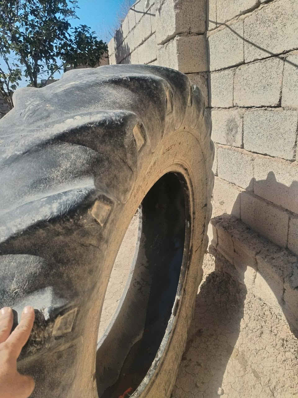 السلام عليكم تاير فيات 780للبيع مكان ديالى الاستفسار على الرقم ***********مكلف بنشر
