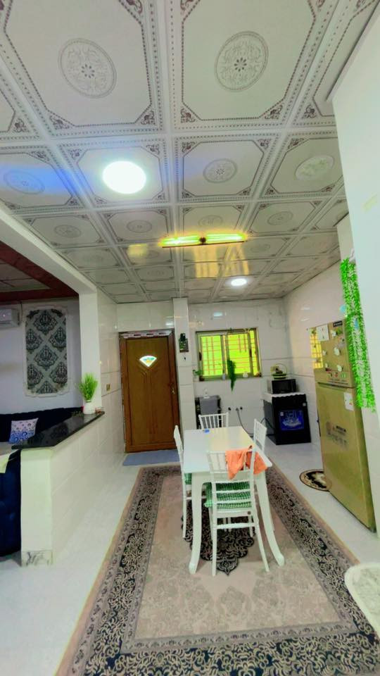 بيت للبيع في مجمع القرية الذهبية 
200متر طابقين بصف حديقة 
 يتكون من ثلاث غرف نوم وصحيات عدد 3
واستقبال وصالة ضيوف ومطبخ داخلي ومطبخ خارجي 
شغل درجة أولى على ايد صاحب البيت 
كهربائيات ومجاري  افضل نوعية 
دعامات ابواب وشبابيك نضام الغرف دكتات تبريد
  
واصل للشركة 104مليون 

مطلوب للشركة 31مليون نضام اقساط 500الف بالشهر 
السعر الكلي 135 مليون وبي مجال قليل 

للاستفسار والأتصال 
***********
