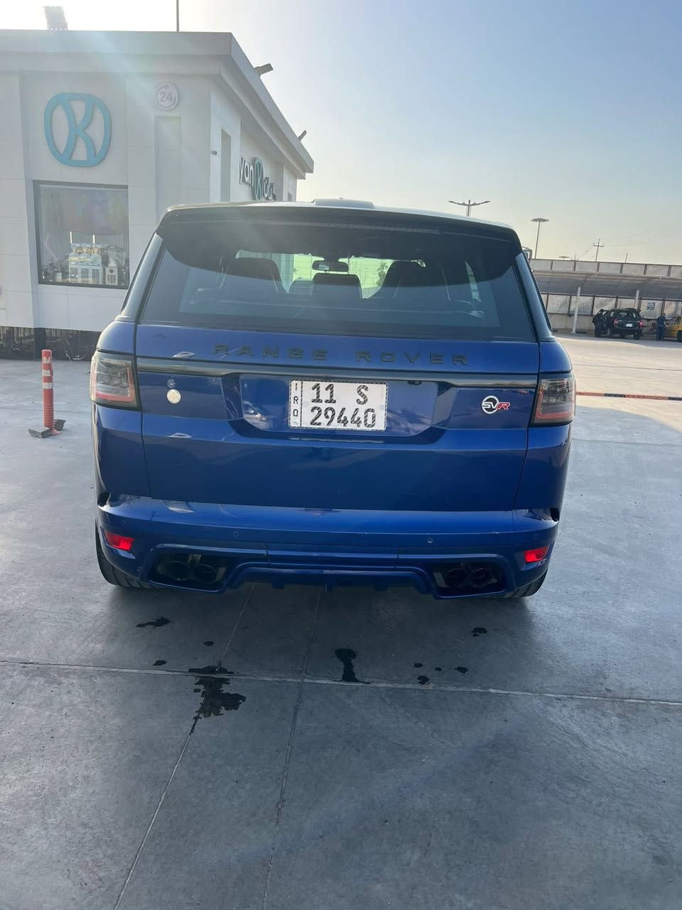 السلام عليكم 
رانج روفر سبورت SVR موديل 2015 محدثة 2021
‏Range Rovers Sport SVR 
سوبر شارج محرك 5000 ال SVR معروف بمواصفاته ومتعة القيادة 
 8 سلندر - ابواب شفط - دواسات كهربائية -مقاعد كهربائية وخزن ميموري- داخل جلد احمر و اسود- دفع رباعي-ثلاجه - الخ من الموصفات …… 
اللون الازرق الجويتي المميز على ال SVR 
السيارة مغلفة بالكامل PPF 
ماشية ١٥٥ الف كيلو متر
مكفولة كفالة عامة وكاله سردار خليجي 
السيارة تم اجراء عليها الصيانة الدورية بشكل كامل 
نظيفة جداً جداً واجمل من الصور 
السعر :37,000$ وبيها مجال … 
مكان السيارة : بغداد , زيونه  
للاستفسار: ***********
