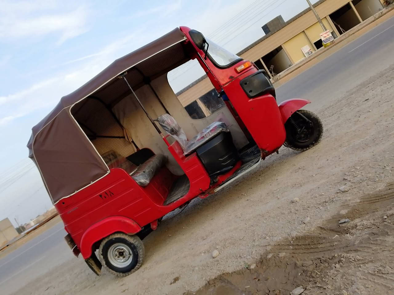 تكتك للبيع ،18 ابلاديه بس دوس معمره مكاني بغداد***********
