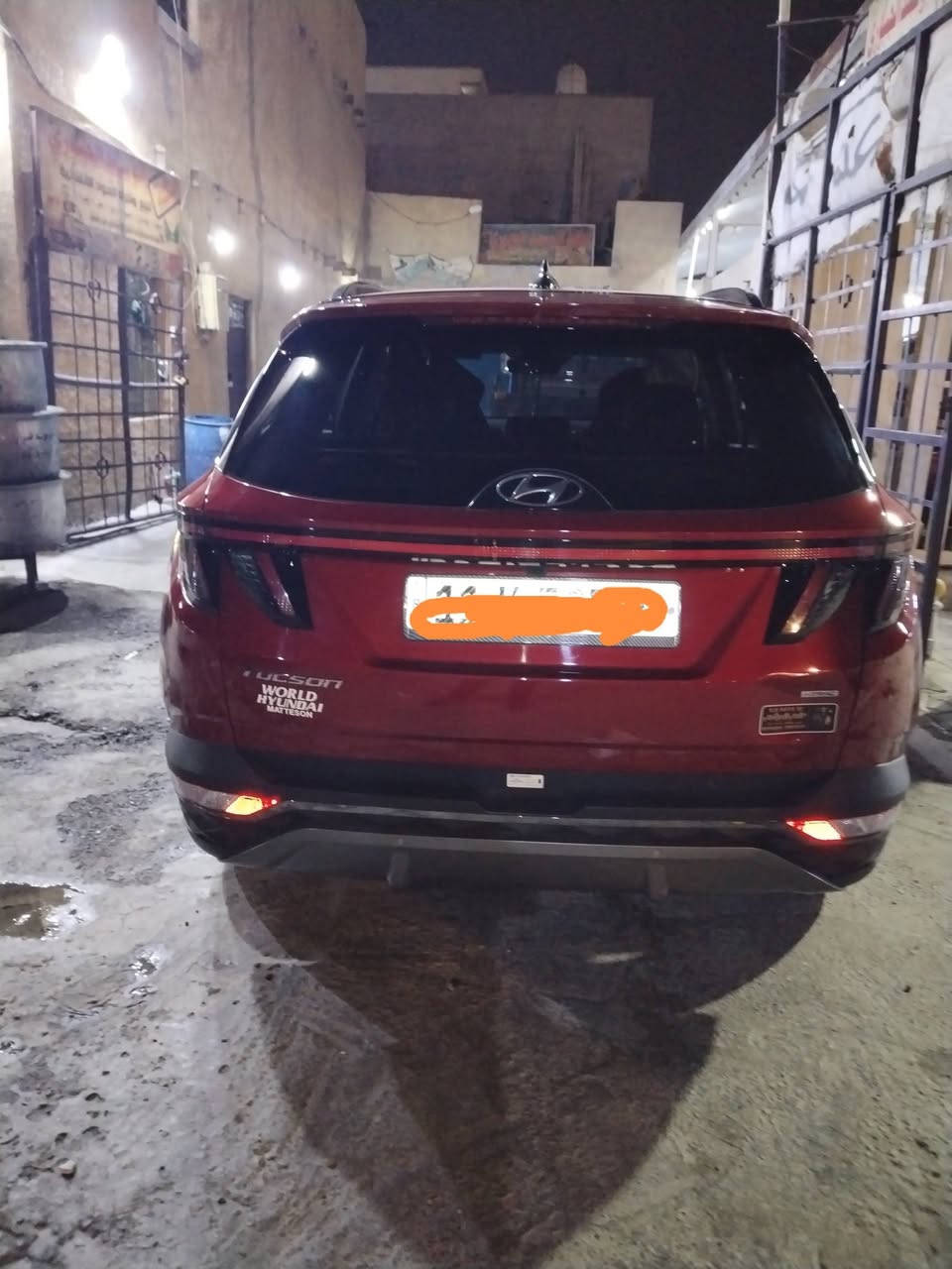 يوجد عندي توسان أمريكي موديل ٢٤ فول الفول كامرات لون الحمر والحادث بسيط في الإمام ماشيه 9000ميل رادار أمامية وخلفي وبرامه كامله حساسات أمامية وخلفي جميع المواصفات موجود في سيارة جديدة جدا مع سبايدرات قمارة مع سياره بلادي بال كارتون موجود في بغداد الجديده شارع المسبح قرب جامع ذات الانطاقين رقم الجوال ***********
