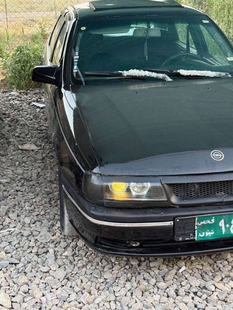 opel vectra 
model:1993
مەکینە:20
گـێـڕعادی 
ڕەشی قەتران سەیارەکە تازە بۆیاخو پۆلیش کراوە ناو داخلی جوانە 
کامل گێچو کارەبایی مەزبوت 
کامل مەسرەف کراوە 
زۆر بەقوەتو بە هەڵمەتە
لایتەکانی زۆر جوانن 
ئەڵقەیە عەدەسەیە زینۆنە ناو ڕەشە 
ئاڕم پلاستیکی سلێمانی 
ئارمی بەشەرت 
نرخی 25گەڵاو مەجال
ژم:*********** رانية, السليمانية
