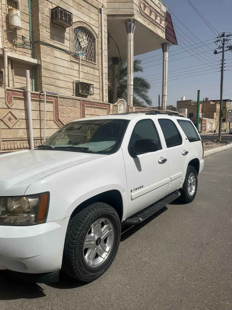 السلام عليكم تاهو موديل 2009  z71 بصره خليجيه بسمي رقم دولي كفاله عامه فول  تدفه تبريد كهربائيات كله شغال كشافات لد لايت زنون فتحى سقف تحكم ستيرن كشنات جلد بلاد تخم تاير جديد باتري جديد  3 قطع تبريد ستخدام شخصي  سنويه 2027  مكينه 8 سلندر 5.300   السعر 240بيه مجال رقم الهاتف 7712492453
