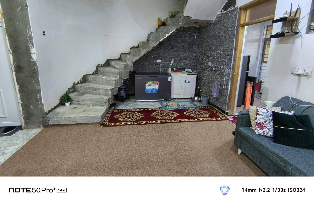 الكوت الجديده المساحه ٢٥٠م
 بدايه شارع بيت حايف 
عرض الشارع ١٢م قريب على شارع بغداد 
طابق واحد
طابو زراعي 
دار للبيع
بيت للبيع
المساحه ٢٥٠م
بناء حديث
يبعد عن شارع بغداد تقريبا ٢٥٠م
*********** يوجد واتساب
