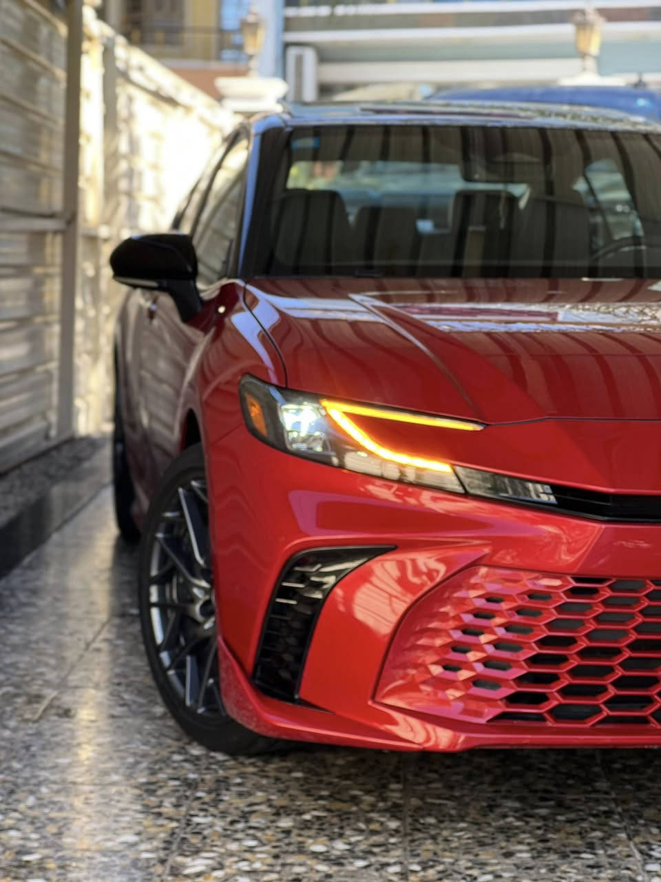 السلام عليكم

� للبيع تويوتا كامري 2025 أمريكي بجم كبس صور حادث داخل منشور ضرر جاملغ خلفي وباب فقط ايرباك برده دخول جديد ترقيم جديد سياره ما ماشيه بل عراق 

⭐ مواصفات XSE فوول عده كامرات 

⚪ اللون: احمر مميز❤️

⚙️ المحرك: 2500 هايبرد 

المواصفات:

✔️ بصمة تشغيل + دخول ذكي

✔️ تشغيل عن بُعد

✔️ شاشة لمس كبيرة

✔️ Apple CarPlay & Android Auto

✔️ كاميرا خلفية + حساسات

✔️ نظام رادار (تنبيه خروج المسار)

✔️ مثبت سرعة ذكي

✔️ مانع تصادم أمامي

✔️ تحكم بالمقود

✔️ كراسي جلد رياضية

✔️ كراسي كهرباء مع تسخين

✔️ فتحة سقف بانورما

✔️ وياله  XSE رياضي

✔️ إضاءة LED أمامية وخلفية

✔️ نظام صوت قوي

✔️ مكيف أوتوماتيك

✔️ أوضاع قيادة (Sport / Eco)

وبعد بيهه اهواي تفاصيل ما ذاكرهن مكاني بغداد الدوره السعر 275 وبيهه مجال  اي ستفسار اتصل وتدلل رقمي ***********
