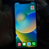 آيفون X • ذاكرة ٦٤ • بطارية ١٠٠