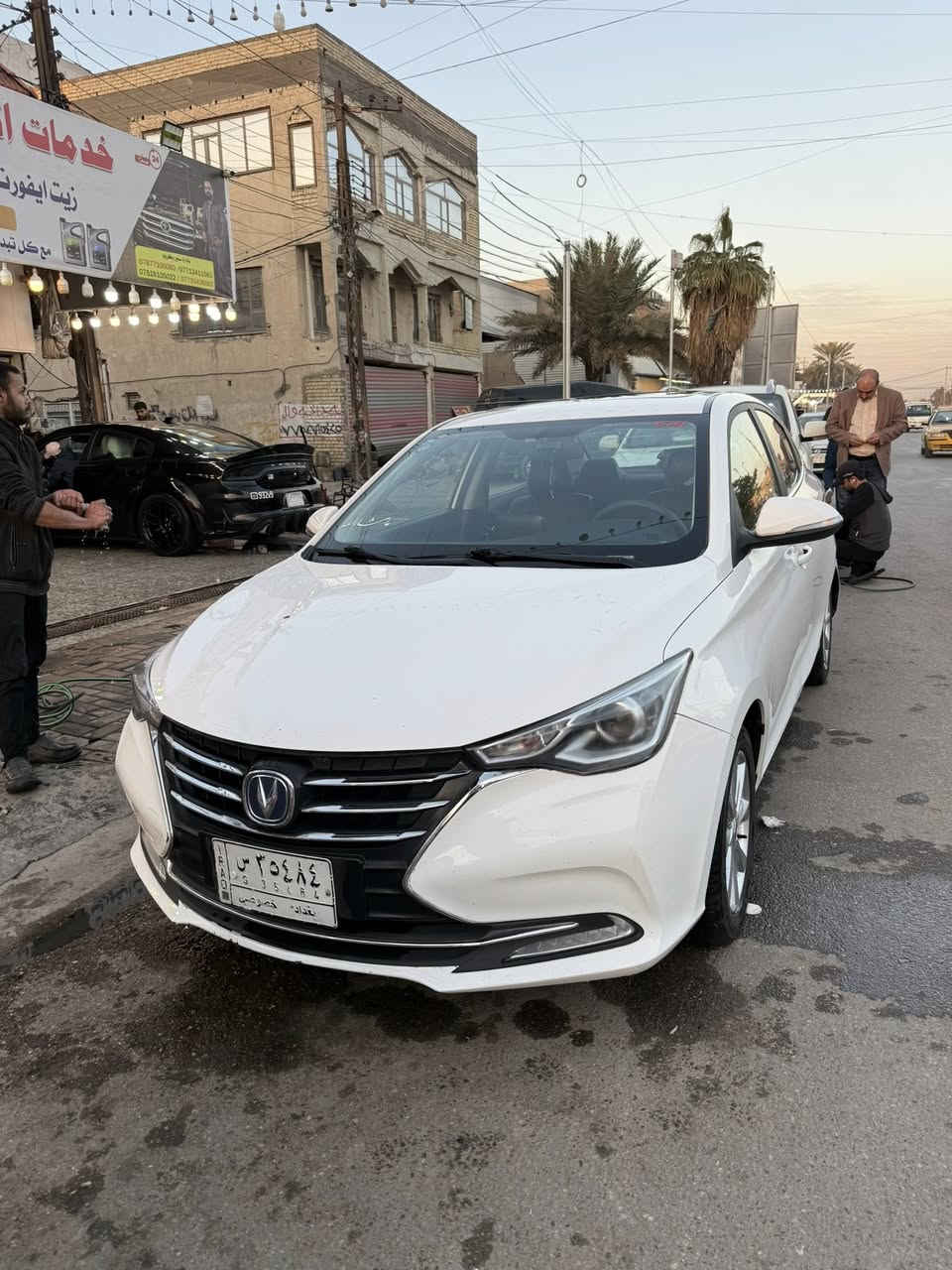 شانجان السفن 2023 السيارة ما شاء الله خير من الله قطرة صبغ مابيها فقط هاي الطخات الي موضحة بالصور مكينة وكير مكفولات السيارة مشامة البانزين عادي السيارة عليه منضومة زنون اصليات وبيه (منضومة غاز ) والسيارة مداريها واي نقص مابيها تجي وتشوف بعينك احلى من الصور السيارة حرة  السيارة ماشية 116 الف تجي وتشوفها وتدلل
*********** واتساب
