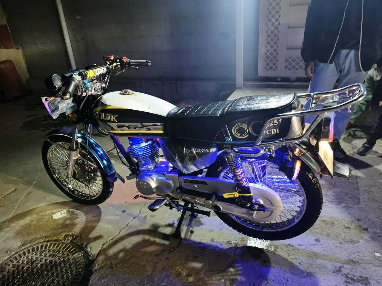 سلام عليكم دراجه 25 اربعه كير للبيع ***********
