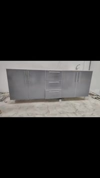 كاونتر جديد ما مستخدم طوله مترين للبيع اللي يريده يتفضل يتصل على الرقم...