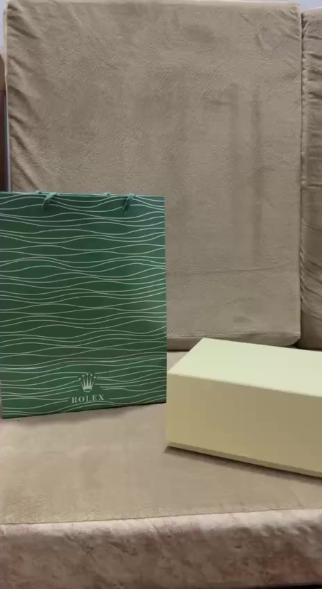 اول تم ٣٥ الف بالعافية
⌚ ساعة فاخرة بتصميم ملكي 🔥
✨ تصميم فاخر مستوحى من ساعات Rolex العالمية
✨ هيكل متين من الستانلس ستيل المقاوم للصدأ
✨ سوار معدني أنيق ومريح على المعصم
✨ واجهة مميزة بنقشة خلية النحل تعطي مظهر فخم
✨ إطار مسنن أنيق يبرز جمال الساعة
✨ نافذة عرض التاريخ
✨ حركة دقيقة وثبات عالي في الوقت
✨ مقاومة خفيفة للماء للاستخدام اليومي
✨ تأتي مع علبة فاخرة وكرت ضمان


**إذا كنت صاحب هذا الإعلان وتريد حذفه لأي سبب، رجاءا أرسل رسالة إلى الدعم الفني**