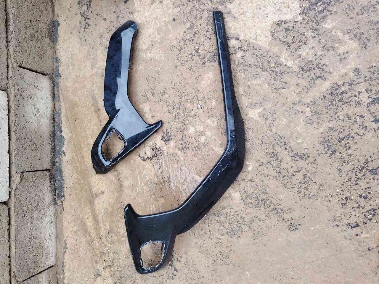 سلام عليكم للبيع مصطره وفسفورات وقبق هوك  دعاميه خلفيه  وقباقه بلاجكتورات  كورلا فوروت لاندر ومصطره اماميه بس مكسوره  ***********
