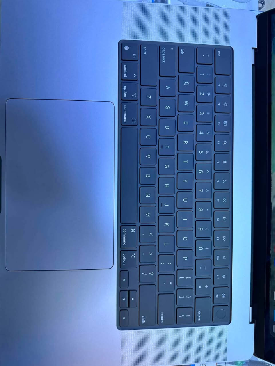 Macbook pro m1 /16 inch
M1 pro
Ram 16
512
مشحونة ٣ مرات باتريها الاصلي لا مبدل ولا مفتوح برغي 
نضافة 100%
كامل ملحقات 
السعر مليون و700 الف 
***********
