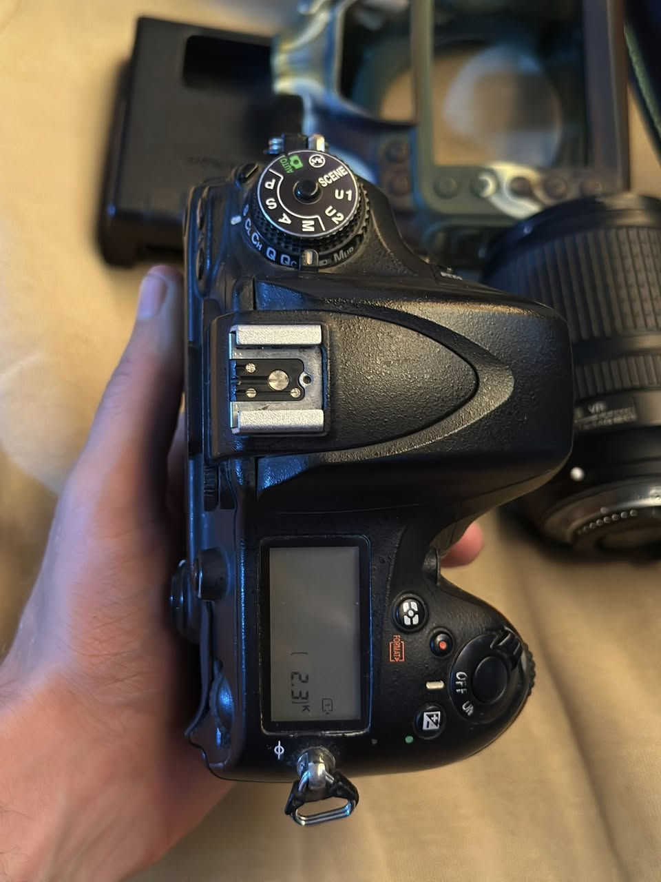 كامره نيكون d610 فول فريم القديمه باب اول صورها فول
ملحقات عدسه 18/140 وحزام وجلاتين وشاحنه وبطاريه
السعر 450 قفل


**إذا كنت صاحب هذا الإعلان وتريد حذفه لأي سبب، رجاءا أرسل رسالة إلى الدعم الفني**