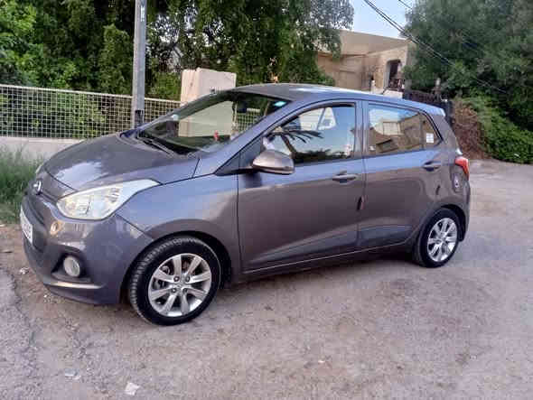 السلام عليكم 
للبيع هونداي اي تين شركه عامه 
موديل 2015
سياره جاهزه كير مكينه صدر 
تخم تاير كهربائيات سنتر لوك مري شفط 
مكينه ٤سلندر رقم وسنويه وهزه جديده بسمي شرط التحويل بيه صبغ بدون دواخل رايده ٨٢وبيه مجال بصيط 
مكاني الاعظميه الاتصال ***********
