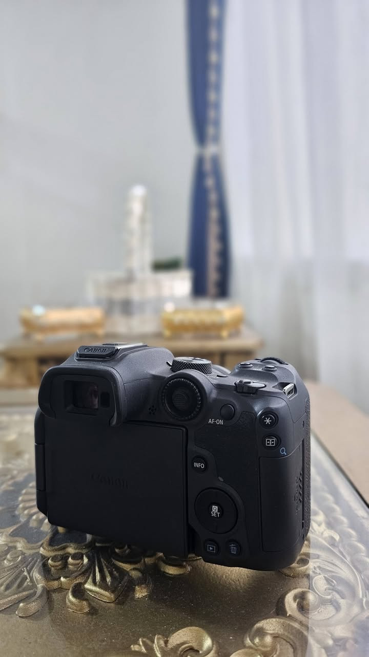 📸 للبيع Canon EOS R7

للبيع كاميرا Canon EOS R7 بحالة ممتازة جداً، استعمال شخصي لمدة 4 أشهر فقط، نظيفة جداً وما متعوبة 

الملحقات:
✅ بطاريتان أصليتان Canon
✅ جنطة حمل صغيرة خاصة بالكاميرا

الكاميرا جاهزة للاستخدام ومناسبة للتصوير الاحترافي وصناعة المحتوى.

📞 للتواصل واتساب: ***********
