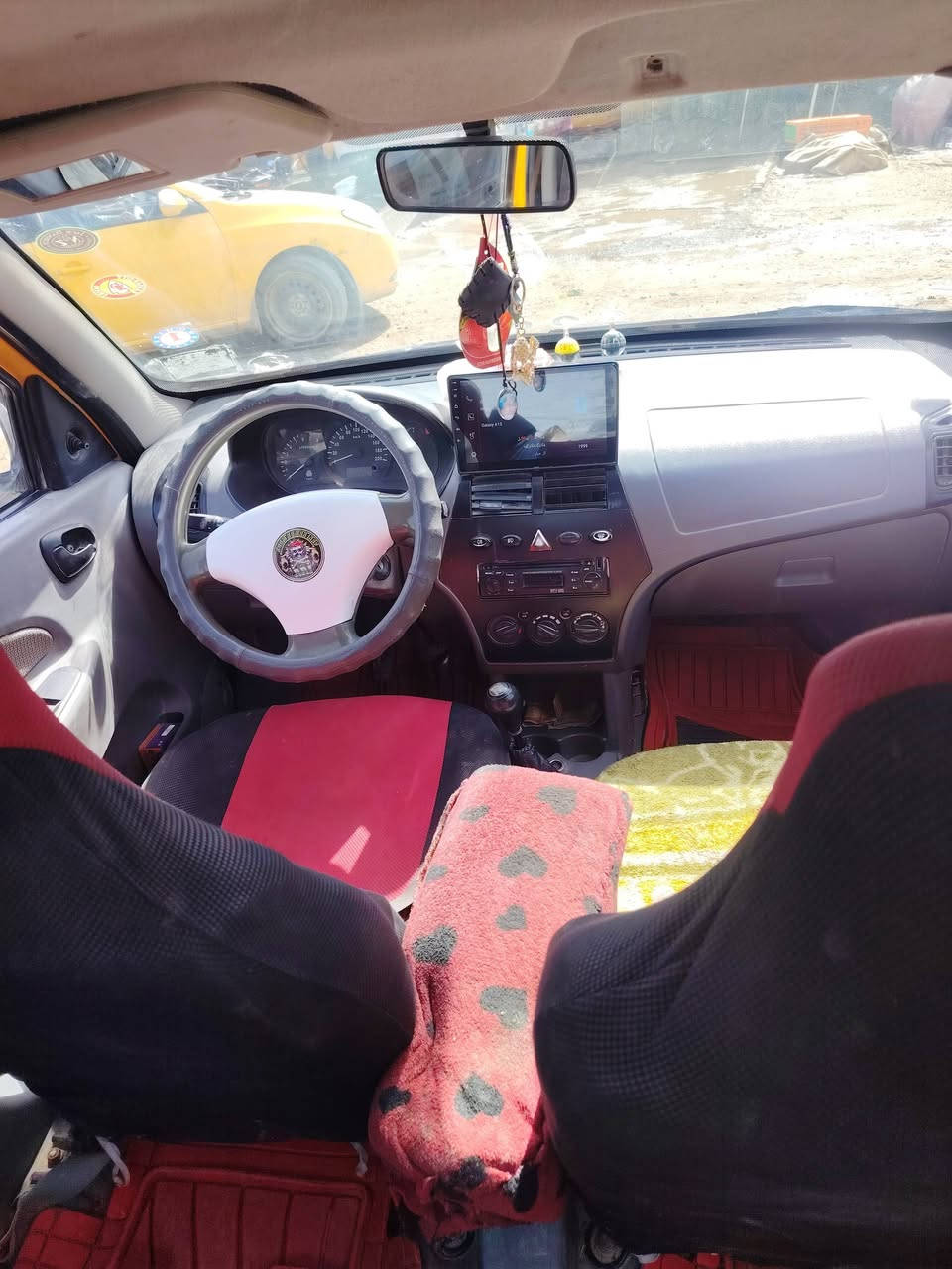 للبيع مديل ١٨ بسمي سنويه ٢٩ مصفره هيه وغرامات تخم تاير مكينه بيه قليل تنقيص كير كفاله حداديه جديده سعر ٥٥ وبيه مجال ***********
