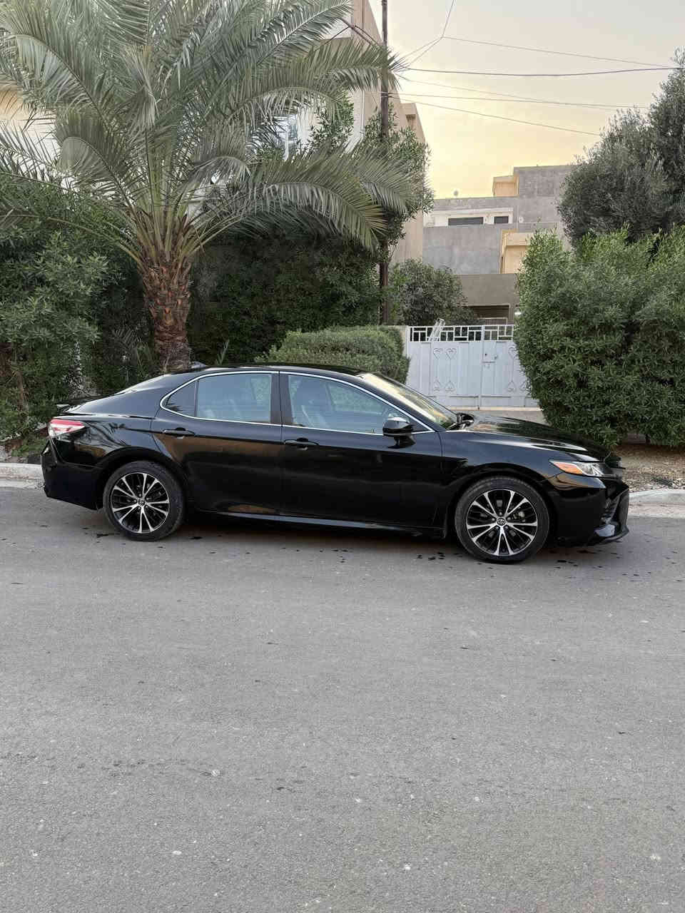 السلام عليكم ورحمة الله وبركاته 
للبيع كامري موديل 2019 
رقم أربيل بأسمي هزة سنوية جديدة 
مواصفات se 
كشن جلد اسود
كشن كهرباء
تحديد مسارات 
رادار امامي
حساسات خلفي امامي
جام 4 فول اوتو
شفتات ستيرن
تحكم فول 
مواصفات ال se معروفة 
كير ومكينة شرط كفالة 
حجر بيئة شرط 
سيارة كلشي بيها بلادي 
ضرر شبه كلين خفيف جداً الحمدلله 
بدون دواخل بدون ايرباك بدون شواصي كلشي سليم
بجم كبس خلف كبس

اخوان كلشي ذاكر مع صور الحادث والسونار جديد
رقم شاصي. 4T1B11HK8KU685177
المكان بغداد المدائن او المنصور 
السعر 187 وبيها مجال 
سيارة كاملة بدون نواقص حتى دهن جديد 
بلكات جديدة وكالة 
***********
