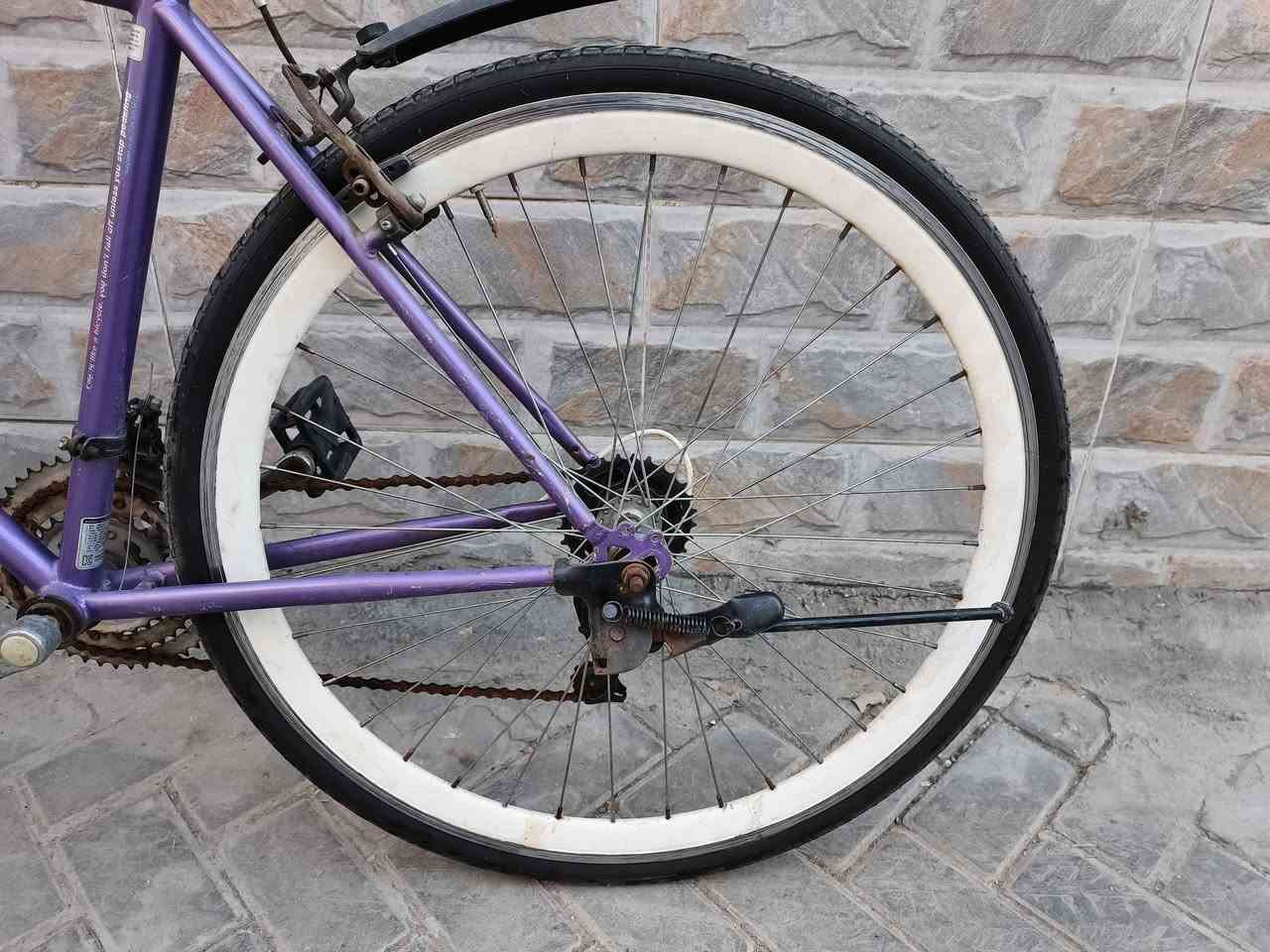 ALTON التون
من الماركات الشهيره والمميزه قياس 28 
قطعه وضع شركه بدالات3×7 جديد استعمال قليل تايرات جدد 
جوابة جدد بايسكل كلش نظيف مكاني مدينه صدر حي الاكراد 
*********** سعر 180
