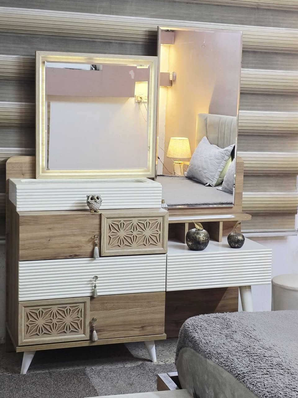 غرفة نوم تركية مستخدمة ٩ قطع 
الغرفة درجة اولى تكمة وخشبها ثقيل مو مثل الغرف العاديات 
● تحتوي على ملحق اضافي للكنتور 
● انارة بالسرير وبالميز 
● مخزن داخل السرير هايدروليك
العنوان بغداد


**إذا كنت صاحب هذا الإعلان وتريد حذفه لأي سبب، رجاءا أرسل رسالة إلى الدعم الفني**