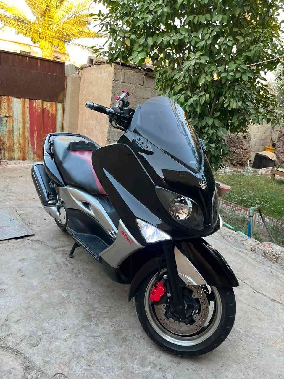 Tmax 500 Black max 2008
دراجه مكفوله كفاله عامه 
كشر مكينه نضافه 100/100
سويجات اثنين نازله من ماهر 
عنوان بغداد .
رقم:***********
وتساب:***********
