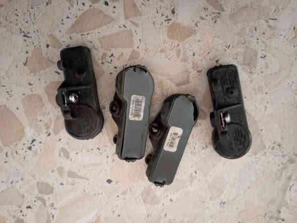 السلام عليكم ورحمة الله
من رخصة الادمن غراض فورد تورس ١٩ ويرهم اكسبلور
حساسات تأيرات تخم ١٥٠ الف مال موديل ١٩
حساسات صالصنة كلهن شغالات موديل ١٩ الحساس ٣٠ الف
كفر ويل ١٠ الف تخم
كشاف بوليسي ١٠٠ الف 
كيج طولفة بانزين ١٥ الف
حساس دبة بريك ١٠ الف
جوزة تشغيل بوليسي ٢٥ الف
الي يريدهن يتواصل على الرقم ***********
مكاني حلة
