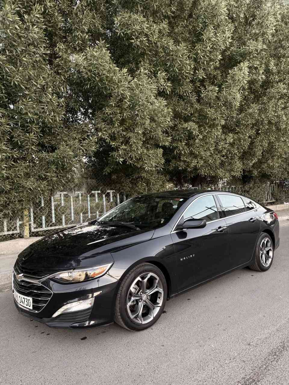 شوفرليت ماليبو LT 2023 فول مواصفات
ماشية 33 ألف ميل
لون بشذرات مميّز اسود بيتنجاني
السيارة نظيفة جدًا واستعمال شخصي
جاهزة للفحص بأي مكان

المواصفات:
 • بانوراما سقف
 • رادار أمامي
 • نظام تحديد المسار
 • تثبيت سرعة
 • كشنات كهربائية
 • تدفئة كشنات أمامية
 • تدفئة ستيرن
 • تشغيل بصمة (Push Start)
 • دخول ذكي
 • شاشة لمس كبيرة
 • Apple CarPlay & Android Auto
 • كاميرا خلفية
 • تحكم بالمقود
 • مكيف أوتوماتيك
 • مرايات كهرباء
 • جنوط ألمنيوم
 • أنظمة أمان (ABS – Traction – ثبات)
. نظام مانع انزلاق

أنظمة إضافية:
 • نظام Auto Stop / Start لتوفير الوقود

الملاحظات:
 • حادث أمريكي أمامي سابق جاملغ مبدل +
 • ضربة بالجاملغ الخلفي  تصليح 
(بدون قص، بدون شد)
باب امامي جهة الصدر مبدل اثر ضربة

السيارة نظيفة جدًا واستعمال شخصي، جاهزة للفحص بأي مكان

السعر: 148 ورقة وبيها مجال
رقمي: ***********
