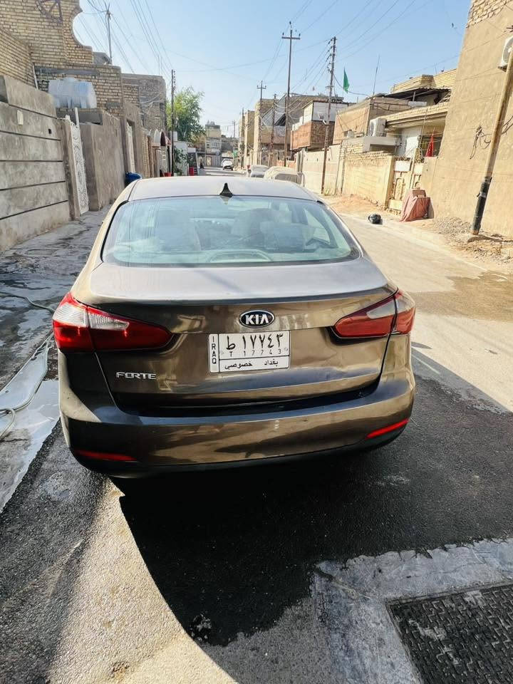 السلام عليكم 

فورتي موديل ٢٠١٦امريكي حادثها 
بنيد مصبوغ  و جامغ جهة اليمنه بدايته فقط 
بدون دواخل بدون ايرباك 

كير ومحرك مكفوله 
سياره كامله من تايرات تخم جديد 
حداديه صدره جديده امامي خلفي 
 منظومة تبريد جديده 
مكاني بغداد مدينه الصدر  ( العبيدي ) 📍
السعررر ١١٦ وبيه مجال
ررقم ***********
