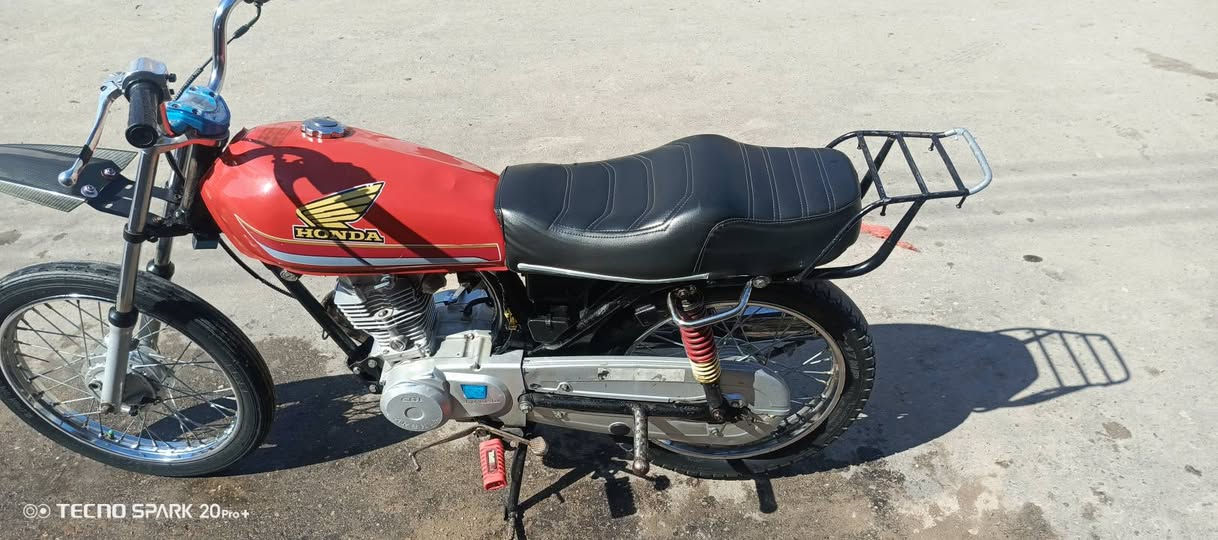 السلام عليكم شباب دراجه أوراق للبيع مكان ميسان سعرها 650 وبيها مجال
رقم ***********
