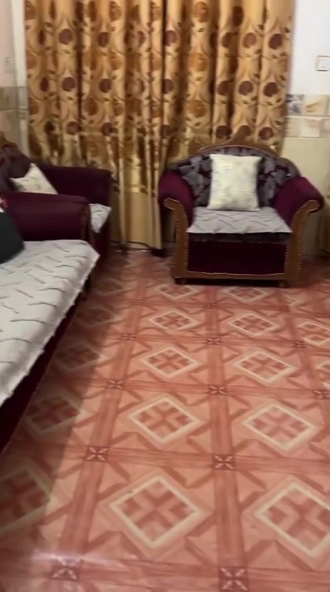 يالله سلام عليكم تخم مستخدم للبيع 10 مقاعد نضيف ب125 وبيه مجال مكاني بغداد بوب الشام رقمي*********** واتساب او تصال
