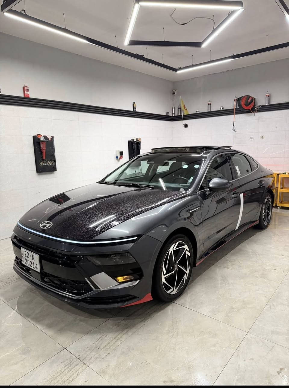 سلام عليكم 
سوناته مديل24
السعر 205 بيه مجال قليل 
حادث السياره موضوح بل صور جاملغ او باب فقط بدون داخل بدون ايرباك 
سياره فول موصفات مكان السياره بغداد الكرخ
***********
