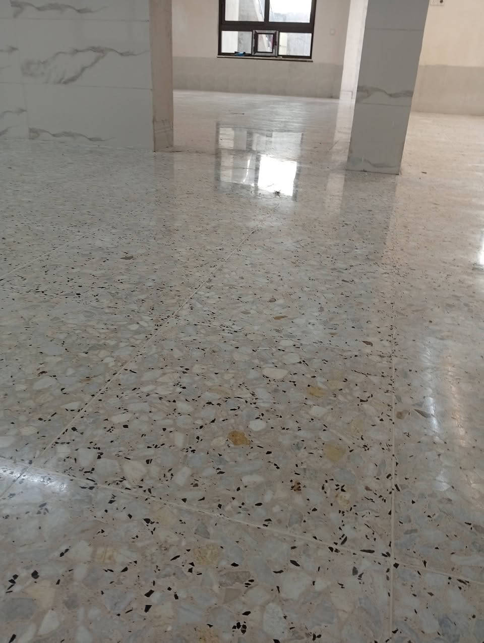 السلام عليكم مستعدون لعمل تنضيف تلميع كل انواع كاشي موزايك تركي موزايك يراني مرمر وبورسلين كرانيت وصب للستفسار رقم ***********كركوك
