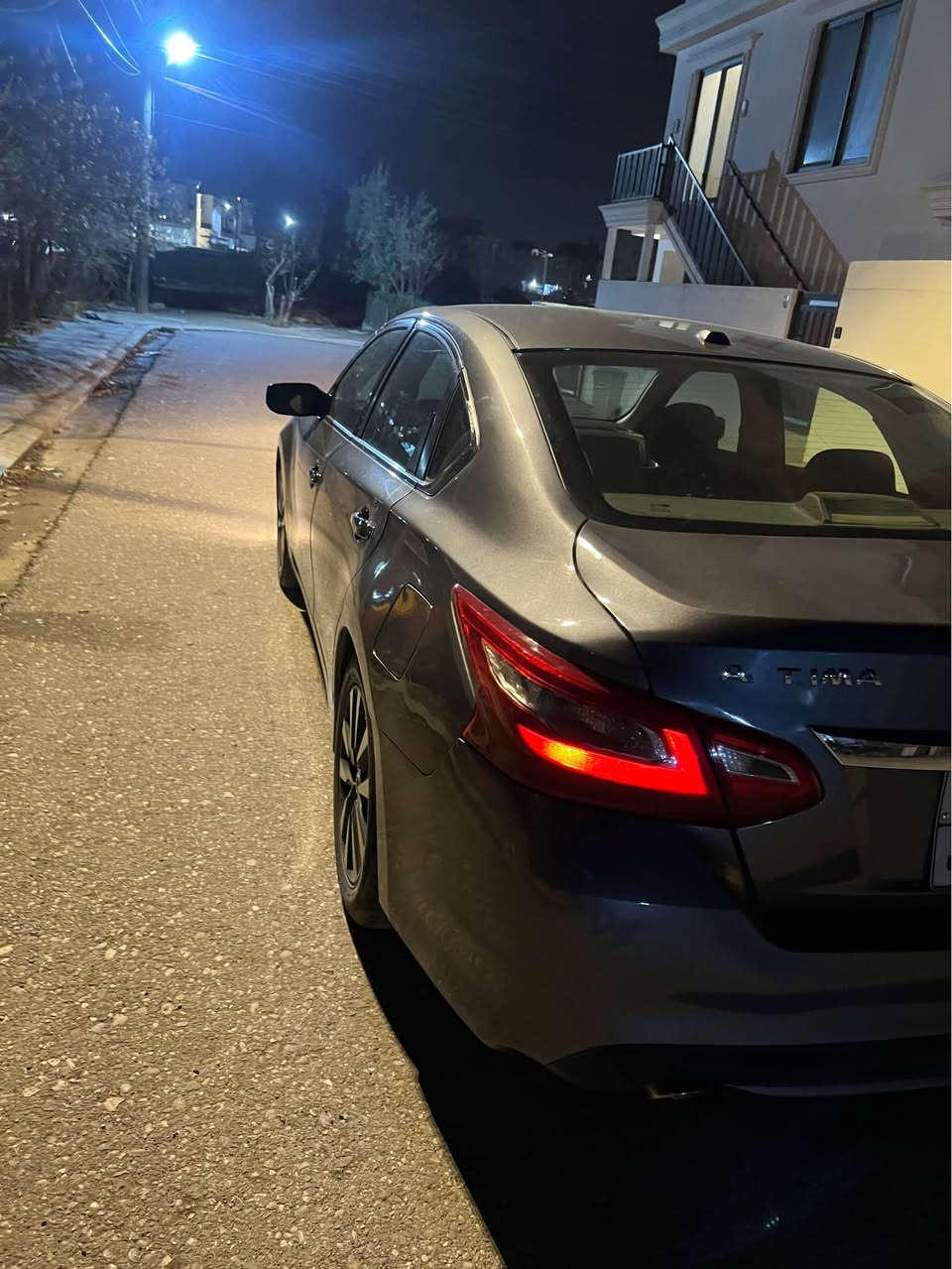 نيسان ئالتيما ٢٠١٨ sv كير و مةكينه تةبريد بةشةرت پيش كةپس چاملغى پشتةوه و سندوق صبوغه. بةبئ ناو گرتن سعري فروشتن ١٢٥ كةميك مةجال. *********** أربيل, العراق
