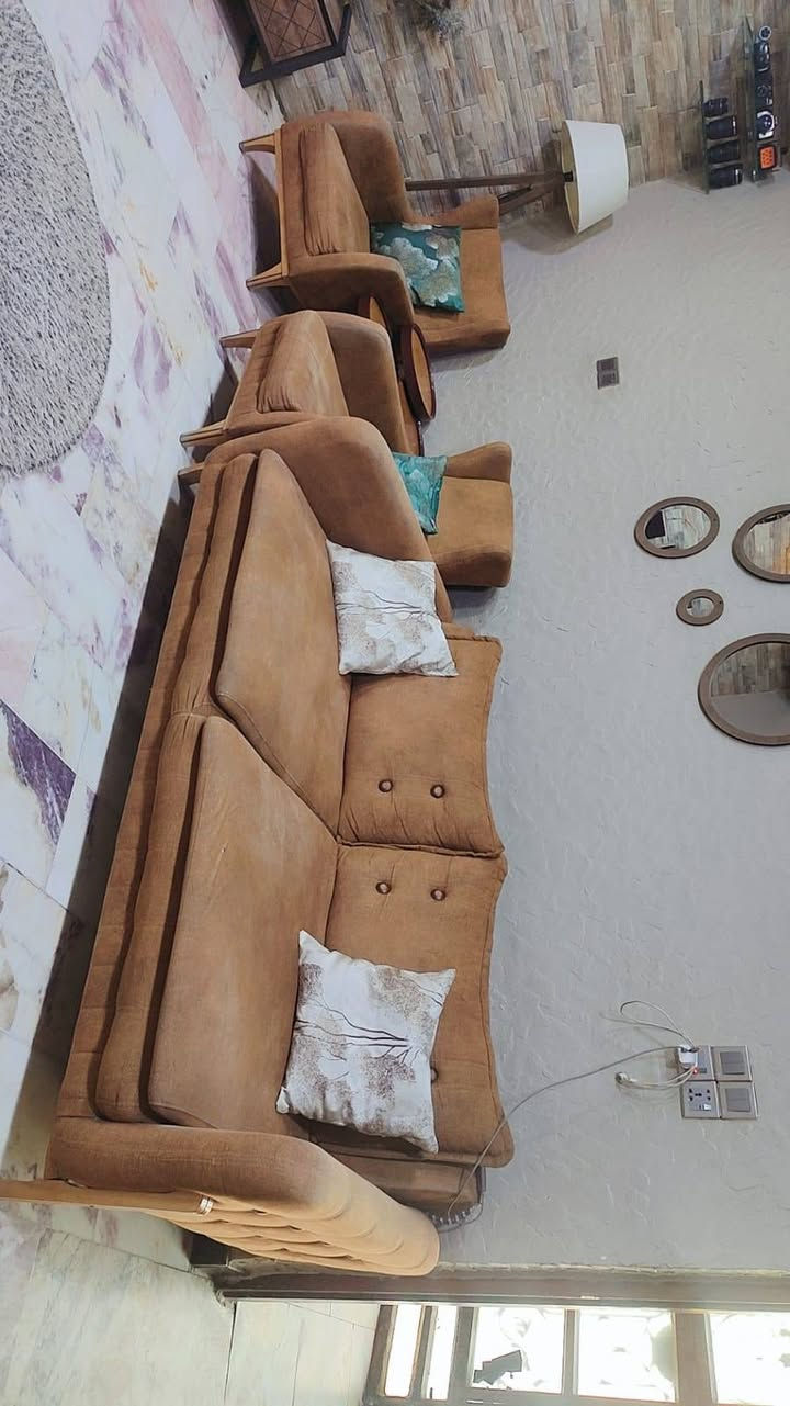 السلام عليكم 
تخم تركي مودرن عشر مقاعد 
يتحول سرير 
السعر / 425
الرقم /***********
المكان/ بغداد الزعفرانيه

