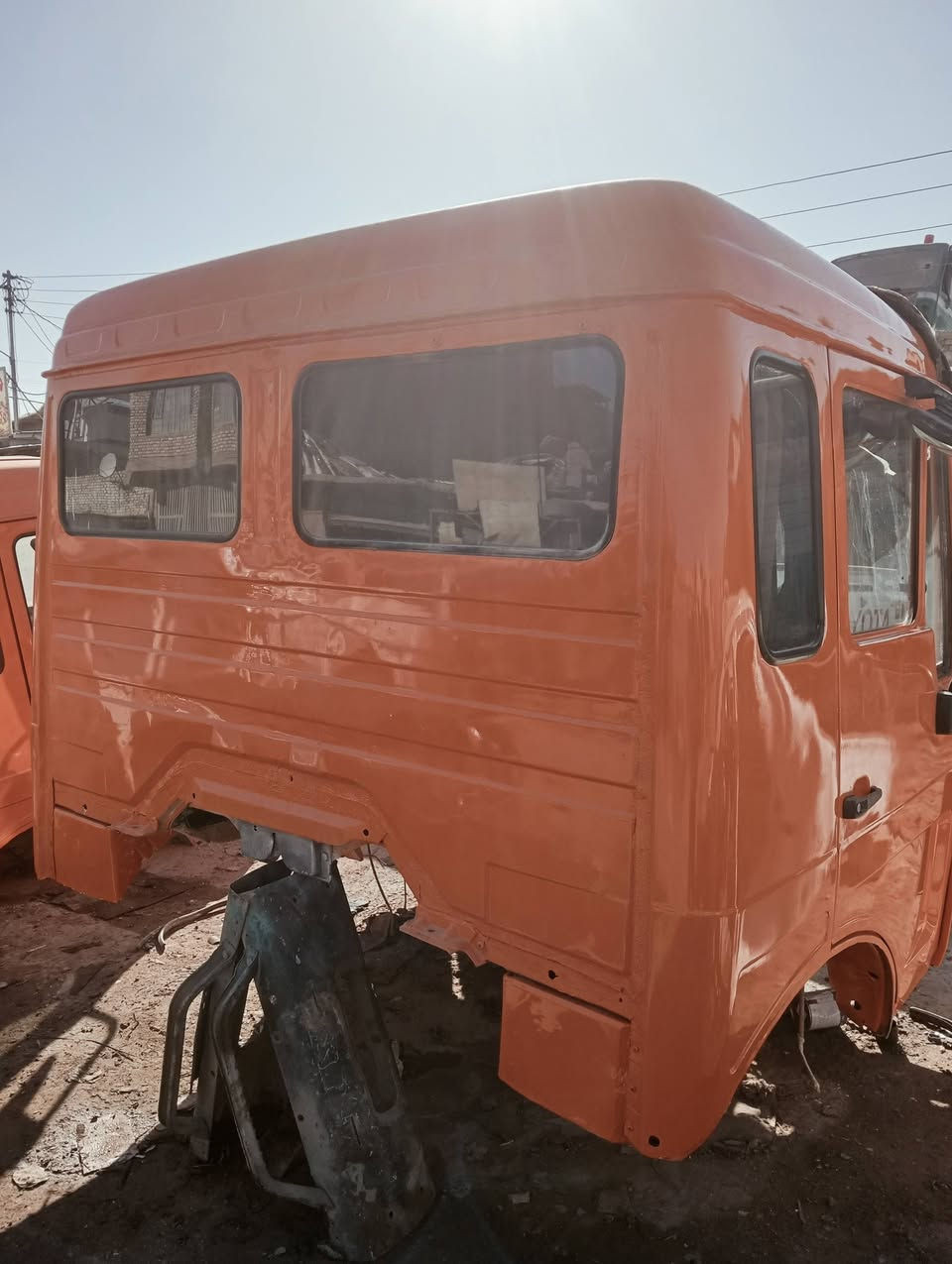 السلام عليكم للبيع ***********
قماره وربع موديل 88 قنبوره عاليه ام الفنجان مصبوغه جماليه كامله مع السوادات العنوان النجف حي الصناعي
