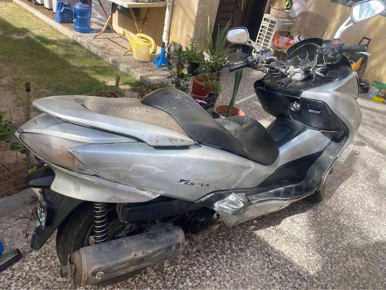 فورزا 010 
كفراته تقريبا 40 بالميه 
تايرات خلفي امامي جديد دسكات جديد
قايش وكلجات مصارله تلث اشهر مبدل
اويل بم جديد
حماوه على نص مي راديتر محلول 
مكينه مكفوله مابيه اي شي 
دبلات امامي يحتاجله
وجويتر يخربط مرات بشلعه يعني يحتاجله تبديل 
واني مالي خلك اودي واجيب صراحه 
بس بيه ملاحضات فقط يحتاجله ترتيب ترجع احسن من قبل 
عنوان بغداد الغزاليه بغداد, العراق


**إذا كنت صاحب هذا الإعلان وتريد حذفه لأي سبب، رجاءا أرسل رسالة إلى الدعم الفني**