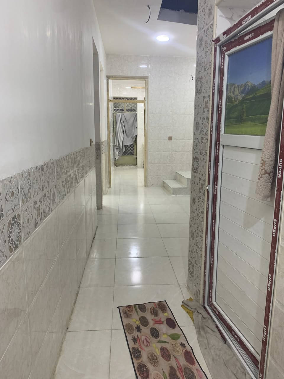 الدار البيع المساحه ١٠٠ متر مربع الواجهه ٧ والنزال ء١٥ السريدات الجديده المربع الثالث شارع منصور السند ١١٧ صاحب الارض يمنه طابق واحد ***********
