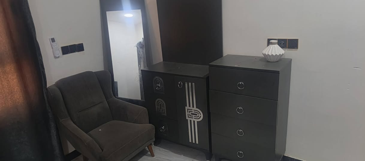 اخوان سلام عليكم.. 
غرفة نوم تركي للبيع لعائلة محتاجة وبسعر مناسب. 
الي يحب يشتري ينزل خاص ويدلل. 
اني مخول بالنشر وتحياتي للجميع..


**إذا كنت صاحب هذا الإعلان وتريد حذفه لأي سبب، رجاءا أرسل رسالة إلى الدعم الفني**