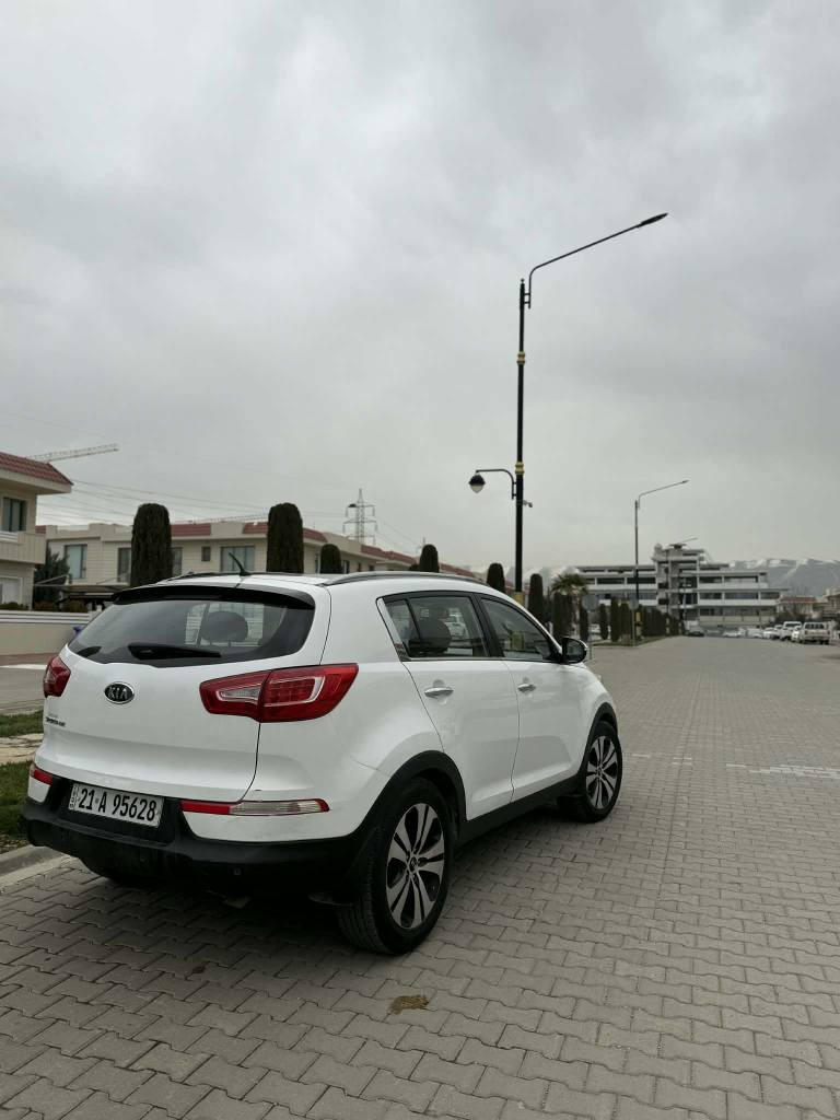 سڵاوتان لێبیت کیا سپۆڕتاج ٢٠١١ 

سفری کوردستانە 

گێرومەکینەتەقەو رەقە بەشەرت 

ماشاڵا سەیارەکە زۆر جوانە ماڵی دۆستە 

یەک پەڵە بۆیاخی هەیە چواردەوری دەسکی درگای سایەق پێوەشی دیار نیەو زۆر جوانە 
 
سەنەوی تا ٢٠٢٩ تازەیە. 

١٢٠ هەزار ڕۆشتووە 

داوای ١٤٦ وەرەقەو شتیک معامەلەی برایانەی تیایە

ژمارە تەلەفوون *********** 

*********** السليمانية, العراق
