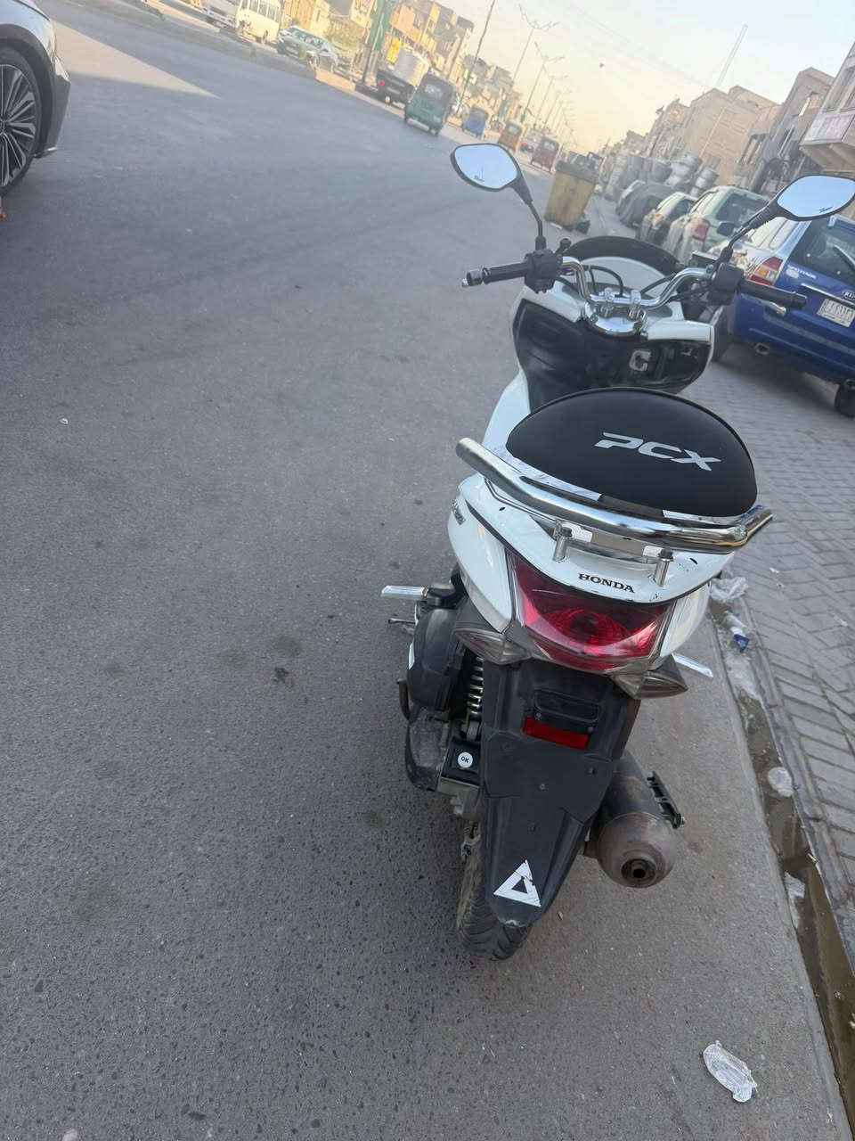 السلام عليكم للبيع دراجه pcxجيل الاول نقص كلجات بيهن صوت حجم مكينه 150ياباني الاصلي دراجه جديده مال جناي وعلئ ايدي لون ابيض   
ياباني الاصلي دراجه كامله أستان كهربائي حساس ازدحام  دراجه جديده الدراجه  احلا من الصور مال جناي السعر 1250
وبيها مجال بسيط  
اي استفسار ***********
مكاني بغداد الكرخ
