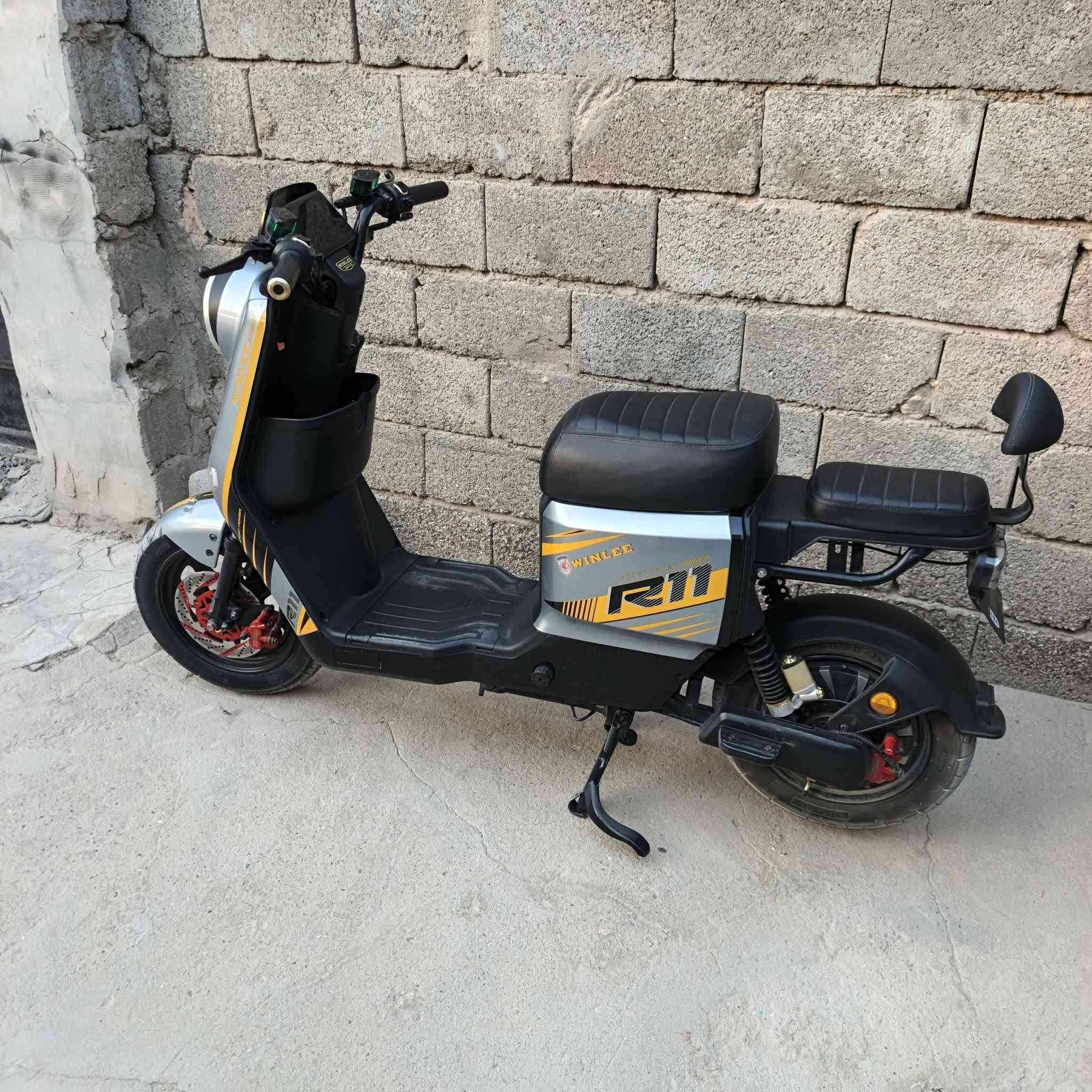 سلام عليكم البيع دراجه شحن آر 11جديده شرط فحص خمس بطاريات حجم كبير 32أمير السعر 600وبيه مجال العنوان البصرة الزبير ***********
