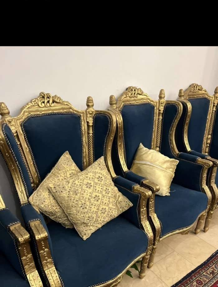 نص تخم ٥ كراسي مفرده نظيف جدا ملكي مصري الاصلي 
مع طبله وسطيه 
سعر مناسب جدا ٢٧٥ الف بي مجال قليل 
***********
