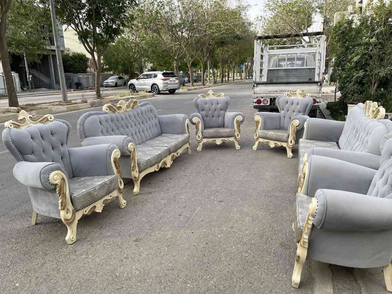 تاقمی میوان
هاتینەوە بە تاقمێکی مەلەکی 
ماڵەکەت بڕازێنەوە بە تاقمێکی 
ئاوا ناوازە 10نەفەریە زۆر بە پاک 
و خاوێنی ماوەتەوە ژم***********
