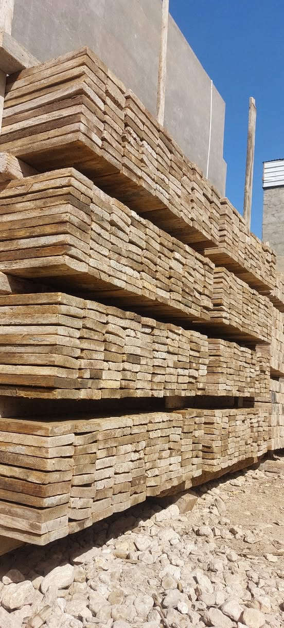 قالب خشب نضيف للبيع العدد 21 مكعب مكاني حله حي العسكري ***********
