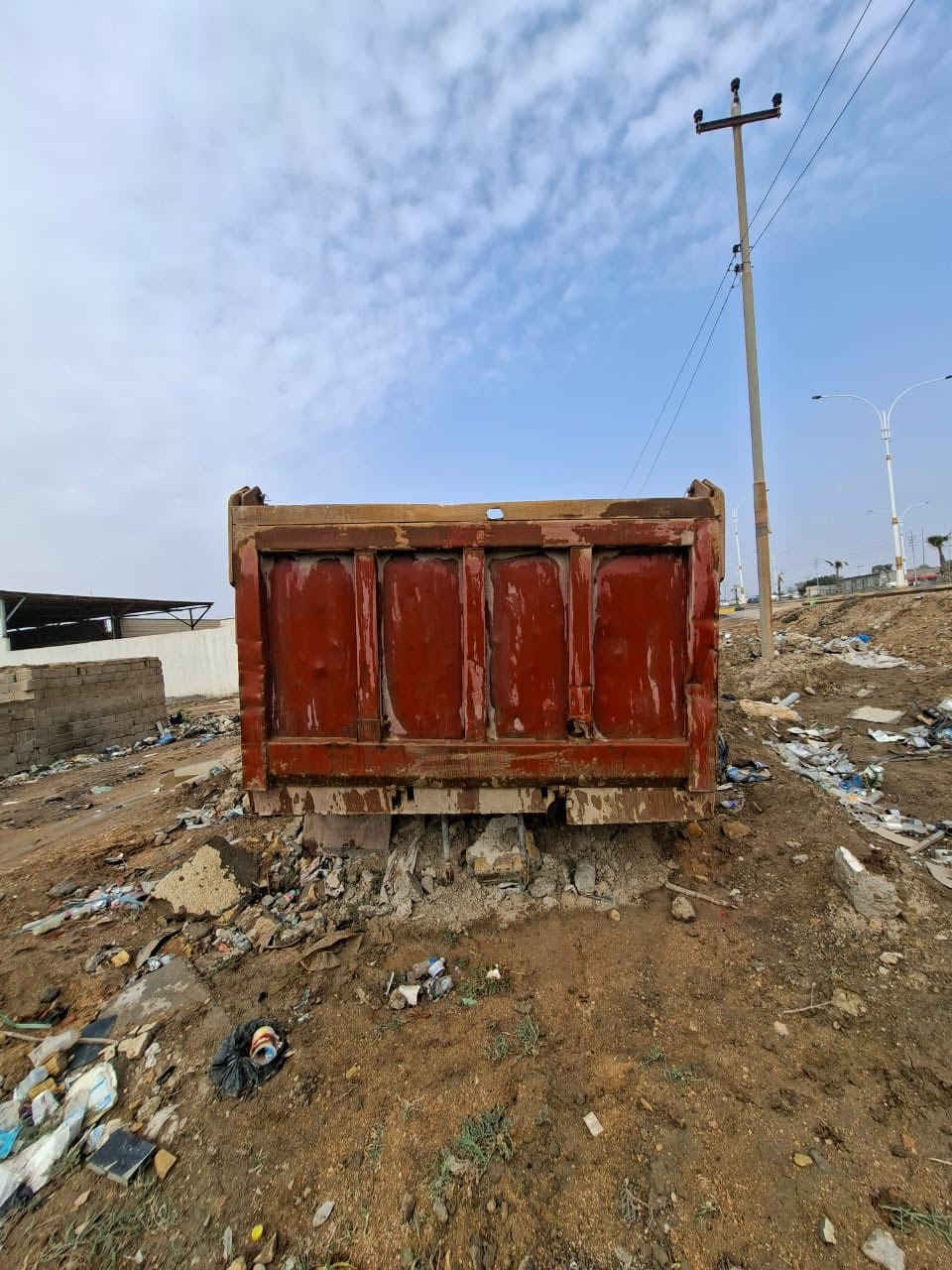 بدي للبيع نفس البصوره وياءه ونجه وتانكي هيدروليك ذرعته 16 متر ونص ***********
