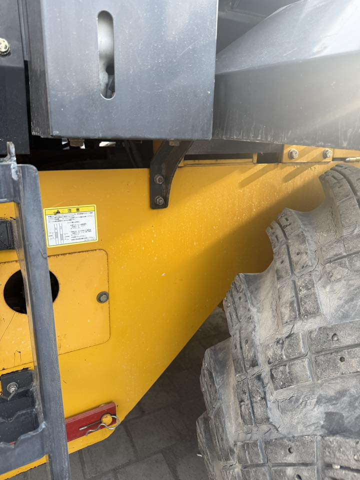 شفل كاوسكي Z760 
وارد يابان
 مشتغل 7000 ساعه 
موديل 2021 
لون بلادي 
دخول جديد نضيف جداً 
بغداد شارع الضلال ***********
