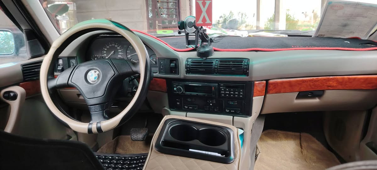 سلام ۈعـْليگمٌ  سياره بي ام حجم 500و35سياره نضيفه مال جناي تبريد تدفئة سنتر لوك جهاز مع سنتر تصعد جامات لايت زنون كهربائيات شغاله سياره ما ناقصه شي بس صدر نص عمر سياره بسمي تحويل مباشر مشروع وطني هزه جديده سعر 70وبيه مجال قليل مكاني بغداد اليوسفية 
***********
***********
