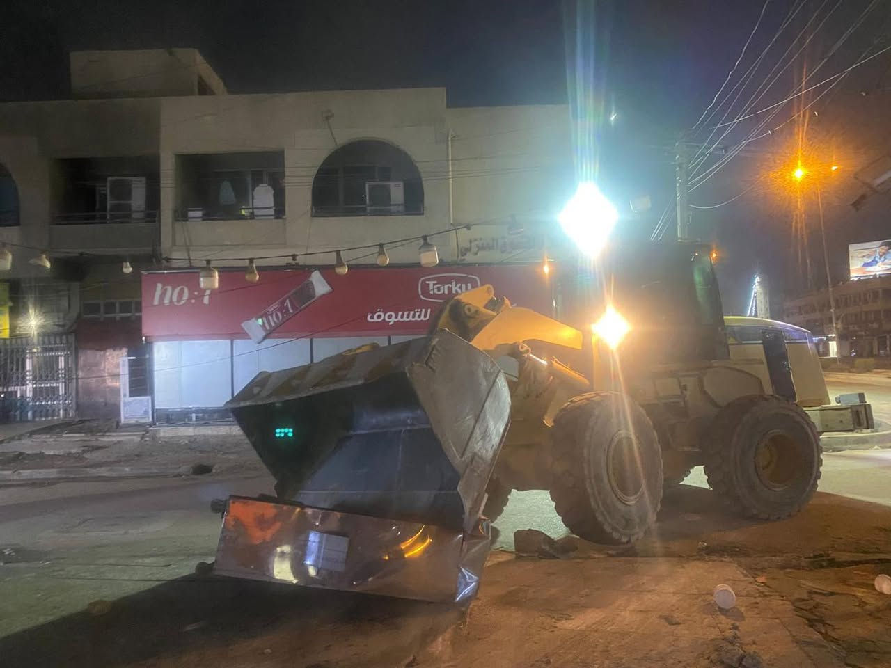 استجابة لمناشدة وردت عبر البرنامج : 
بلدية المنصور تقوم بحملة لازالة التجاوزات ضمن شارع الربيع في حي الجامعة . 
للمشاركة في برنامج #الو_مواطن يمكنكم التواصل معنا عبر الهواتف : 
*********** واتساب 
***********  
***********  
كما يمكنكم متابعة البث المباشر عبر صفحة البرنامج في الفيس بوك والتيك توك . 
106.3 FM
