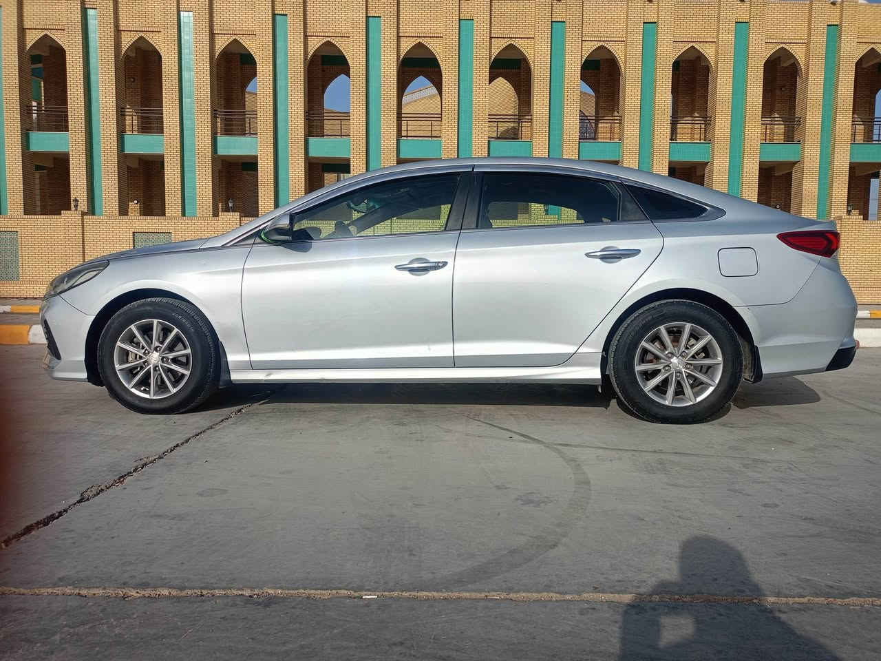 سوناتا 20 غاز بلادي رقم بغداد بأسمي بيه قطعه وحده من كوريا رش فقط بيع او مراوس مديل احدث لون أبيض السعر 150 وبيه مجال ***********
